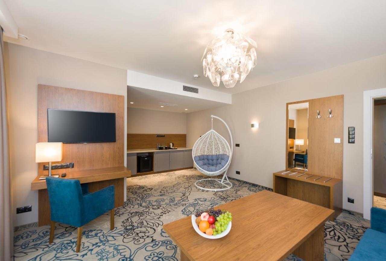 Rezydencja Sosnowa Luxury Hotel Янов Любелски Екстериор снимка