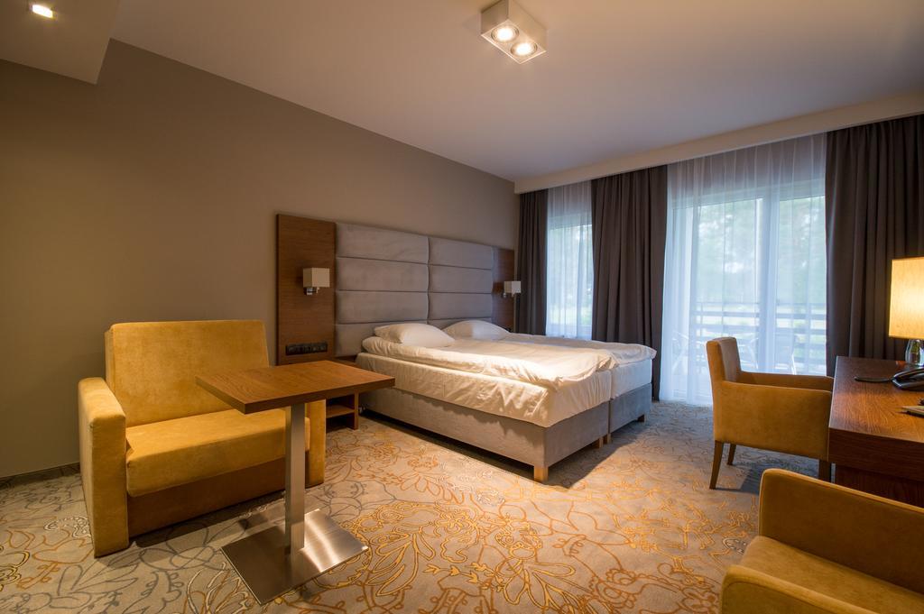 Rezydencja Sosnowa Luxury Hotel Янов Любелски Екстериор снимка