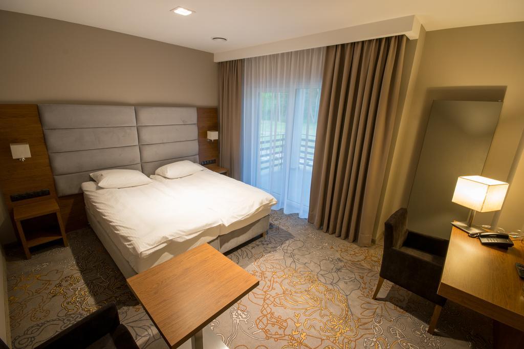 Rezydencja Sosnowa Luxury Hotel Янов Любелски Екстериор снимка