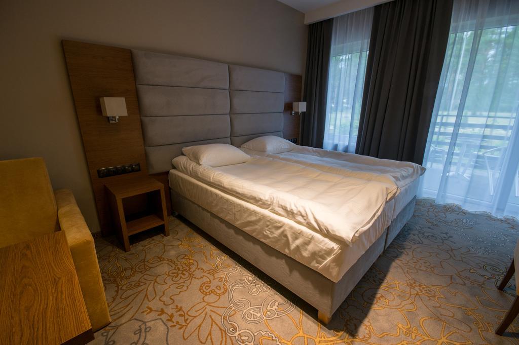 Rezydencja Sosnowa Luxury Hotel Янов Любелски Екстериор снимка