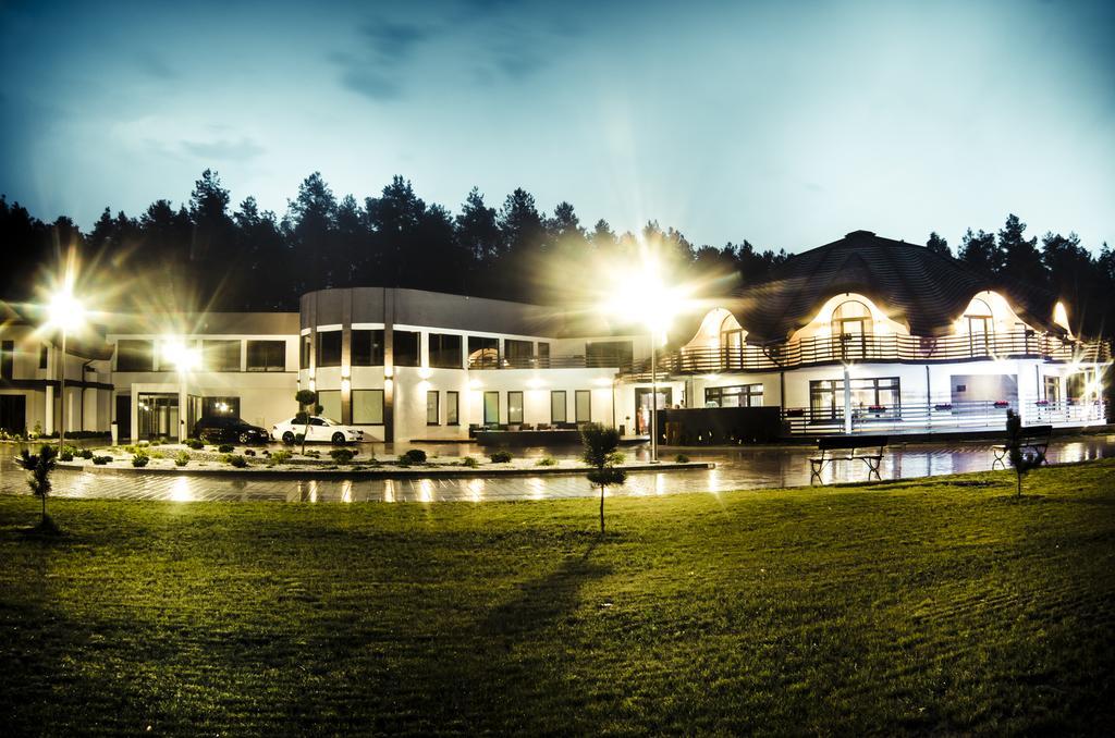 Rezydencja Sosnowa Luxury Hotel Янов Любелски Екстериор снимка