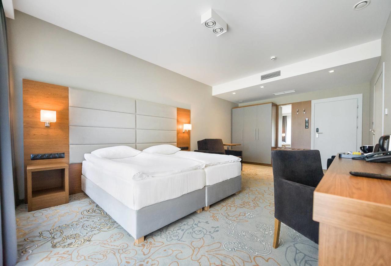 Rezydencja Sosnowa Luxury Hotel Янов Любелски Екстериор снимка