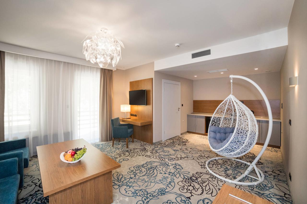 Rezydencja Sosnowa Luxury Hotel Янов Любелски Екстериор снимка